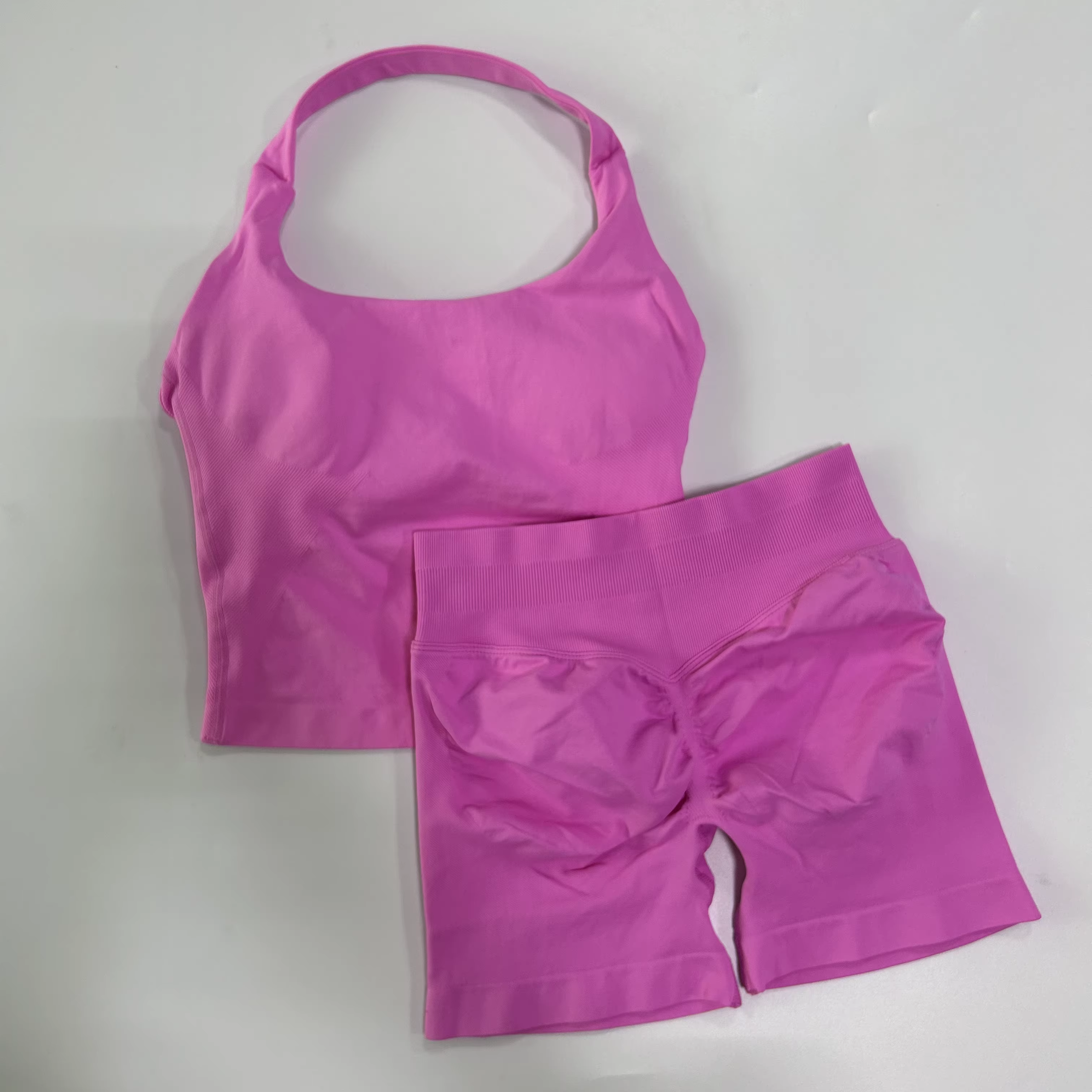 Ensemble de sport 2 pièces sans logo pour femme : haut dos nu à licou et short taille haute sans cou