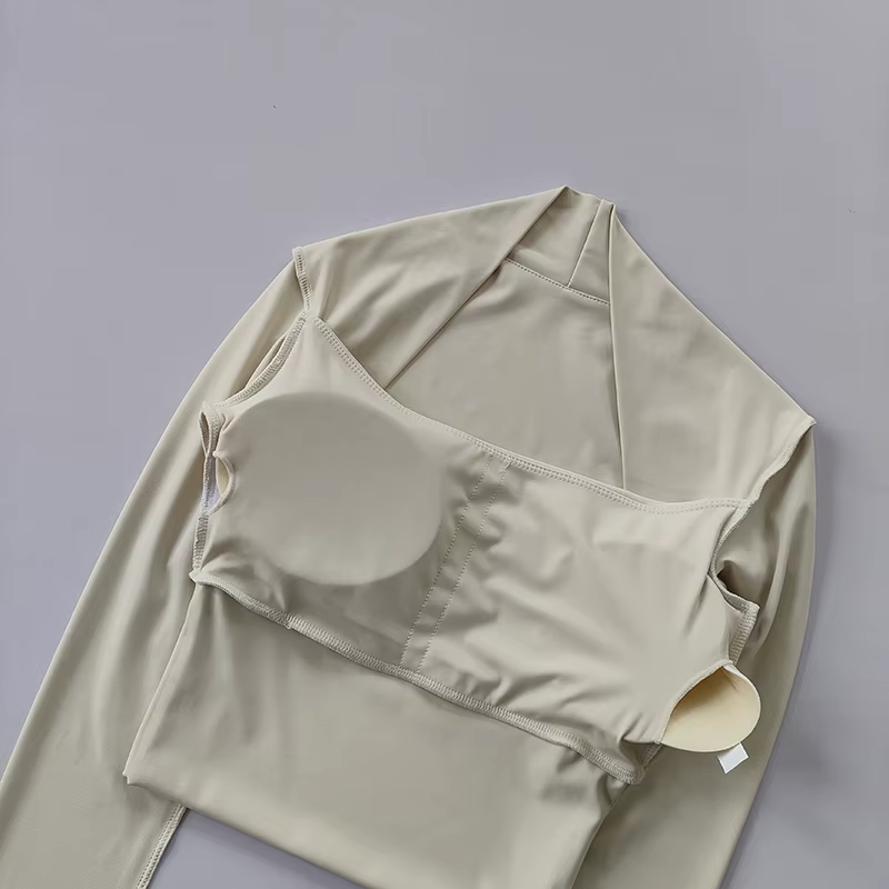 Haut de sport avec coussin de poitrine pour femmes, chemises à manches longues, court et élégant, vê