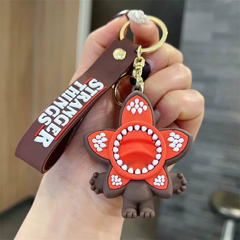Porte-clés de voiture Stranger Things Anime, décoration mignonne, fleur cannibale, poupée Darth Eddi
