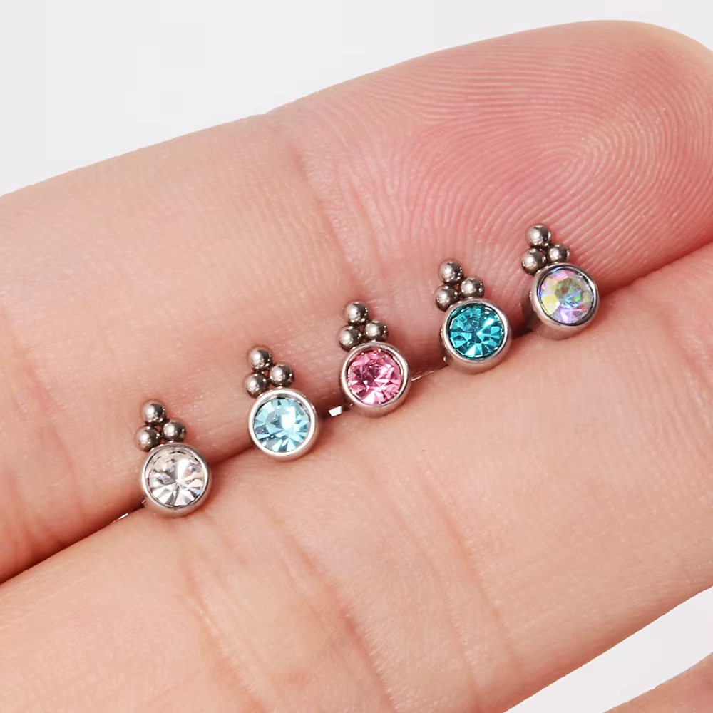 1PC G23 titane et acier 16G CZ gemme Triangle Labret lèvre anneau cristal grappe oreille Cartilage Tragus Helix Piercing vis ajustement haut 16g