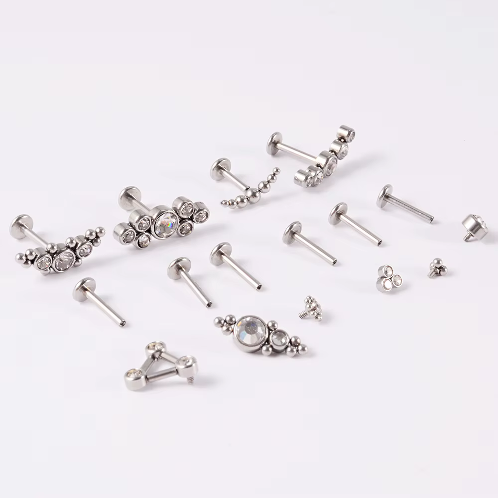 1PC G23 titane et acier 16G CZ gemme Triangle Labret lèvre anneau cristal grappe oreille Cartilage Tragus Helix Piercing vis ajustement haut 16g