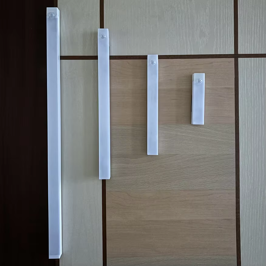 Barre lumineuse LED avec détecteur de mouvement, veilleuse à Induction sans fil, Rechargeable par USB, pour armoire de cuisine, garde-robe, chambre à coucher