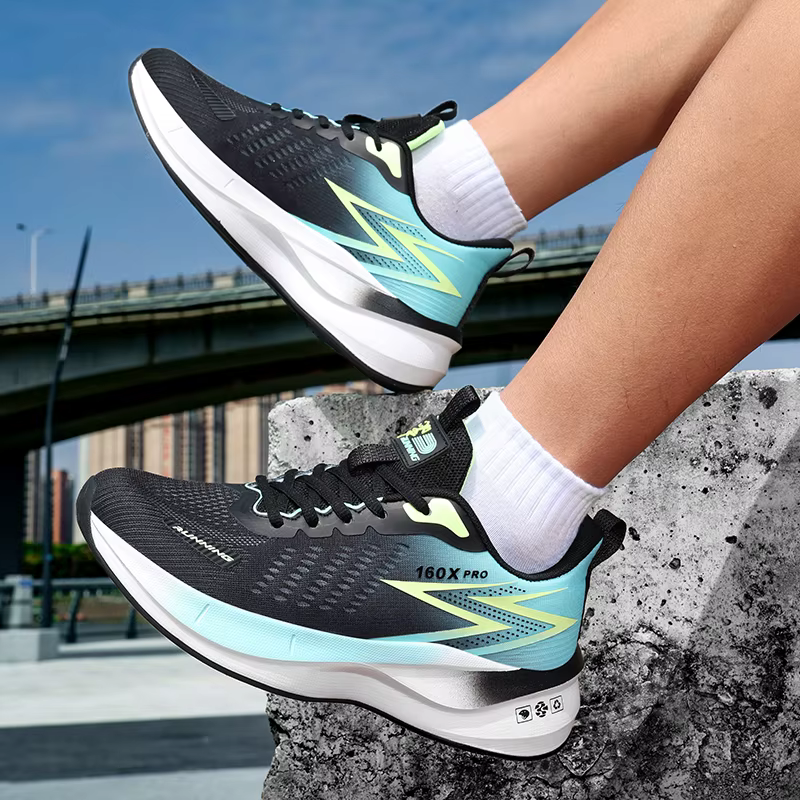 Chaussures de course spécialisées Marathon Hommes Sports Respirantes Légères Planche en carbone Femmes Confortables Athlétiques Antidérapantes