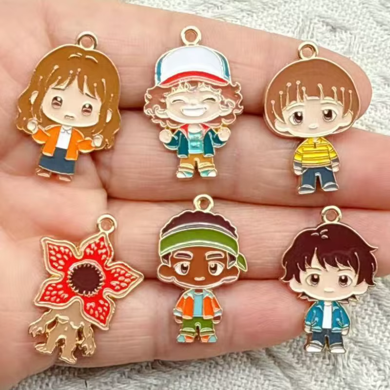 10 pièces de décorations Stranger Things, pendentifs mignons en alliage, figurines d'anime, accessoires de bijoux créatifs DIY pour enfants, cadeau