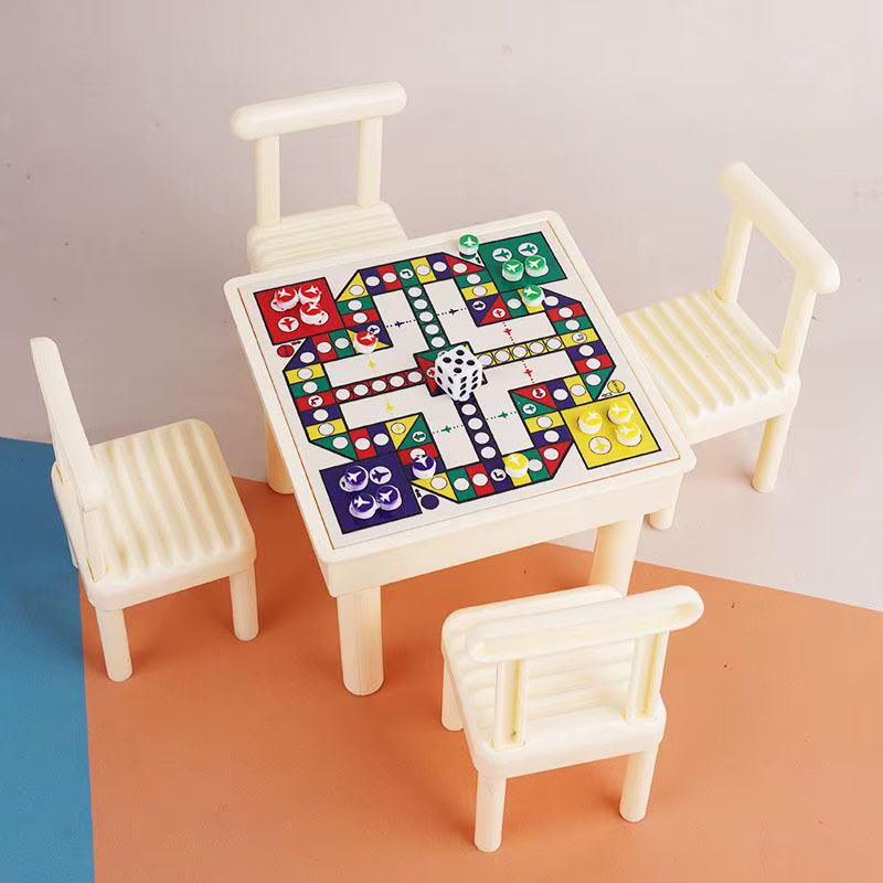 1 ensemble d'accessoires de décoration pour maison de poupée, jeu d'échecs miniature, mini table avec chaise, jeu de ludo, jeu de go, modèle de jeu