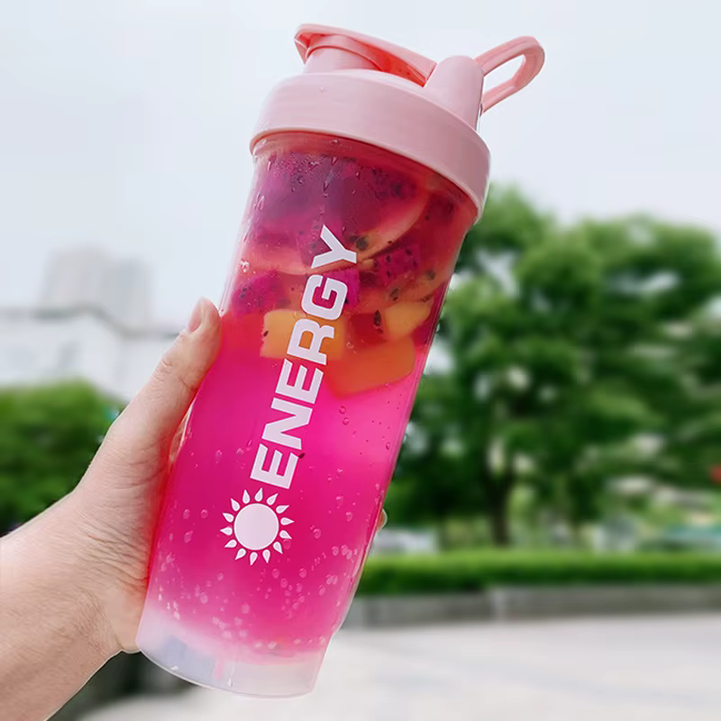 La bouteille Shaker Portable de 500/700ml avec boule d'agitation est parfaite pour les shakes protéinés et les