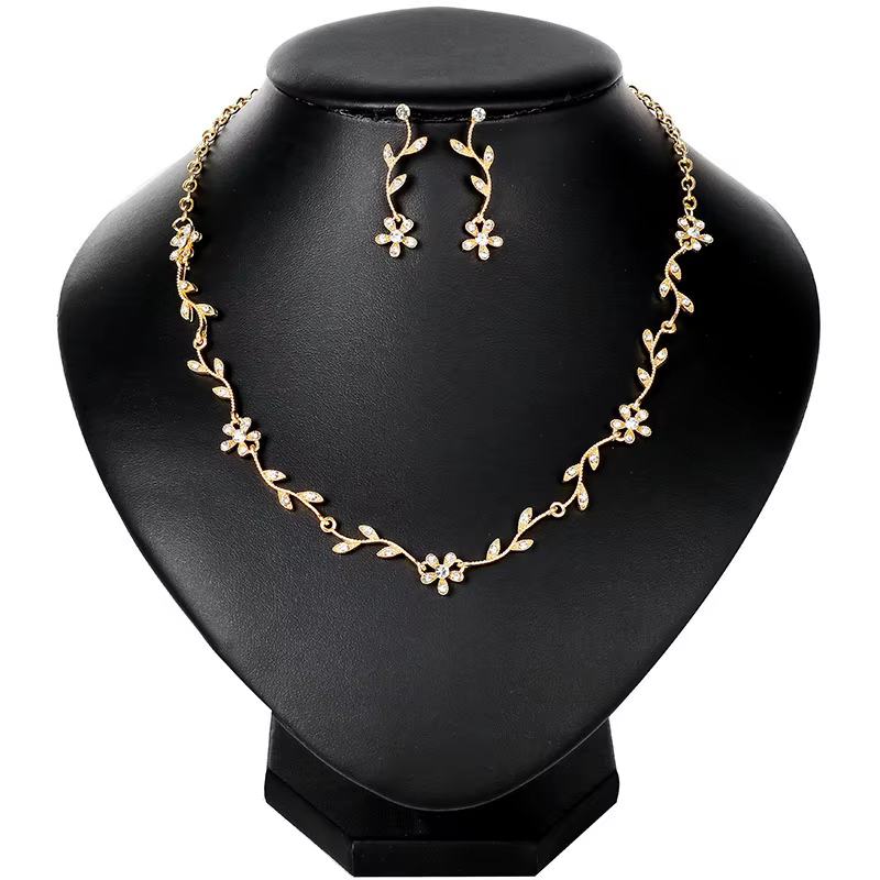 Ensemble de bijoux pour femme 4 pièces : collier, boucles d'oreilles et bracelet, accessoire pour mariage et fête