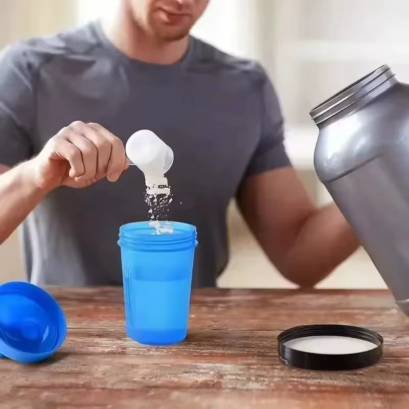 Bouteille shaker pour protéines de 400 ml avec boule de mélange