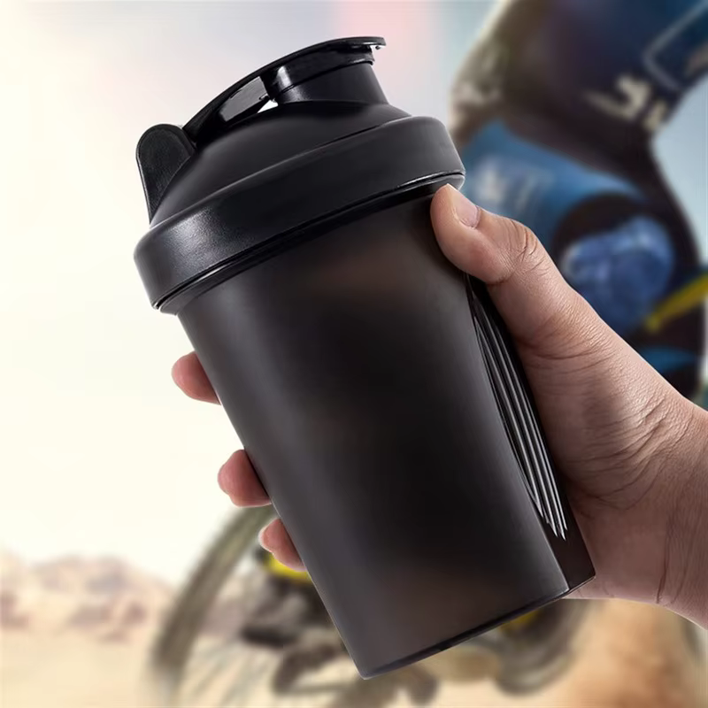 Bouteille shaker pour protéines de 400 ml avec boule de mélange