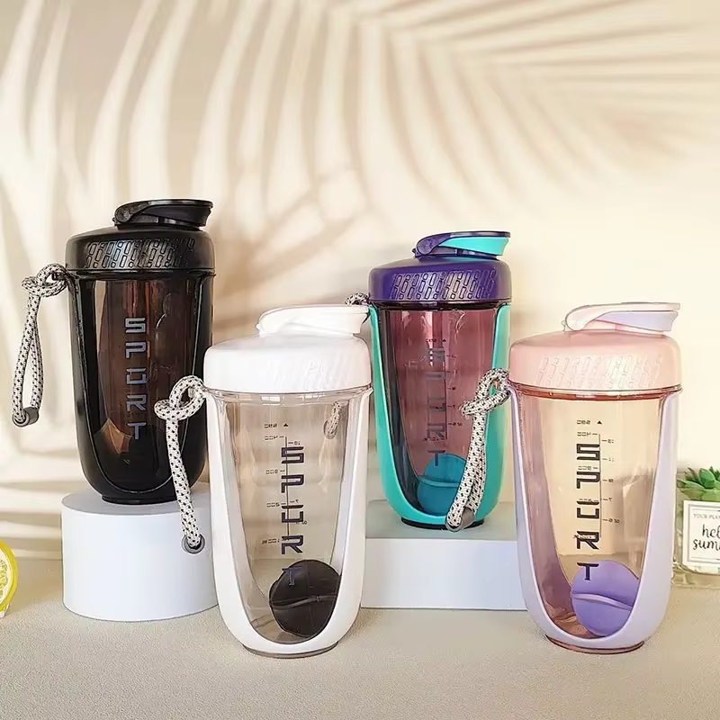 Bouteille Shaker de 600ML avec boule à fouet en plastique