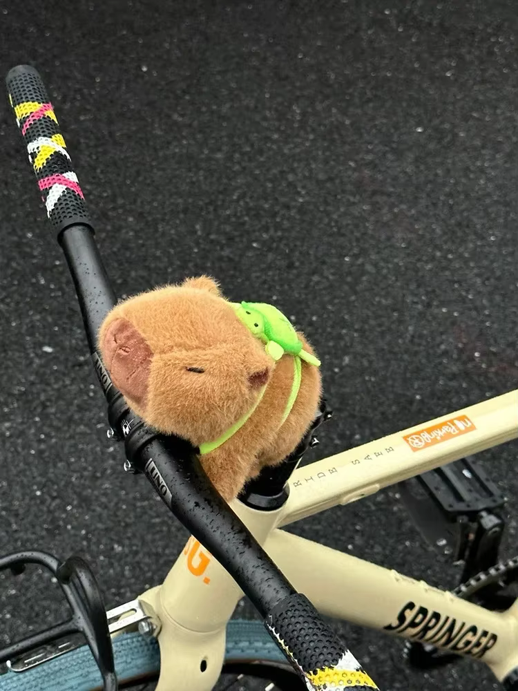 Capybara-Décoration d'intérieur de vélo de montagne, accessoires de voiture mignons, partenaire d'équitation, poupée flabby