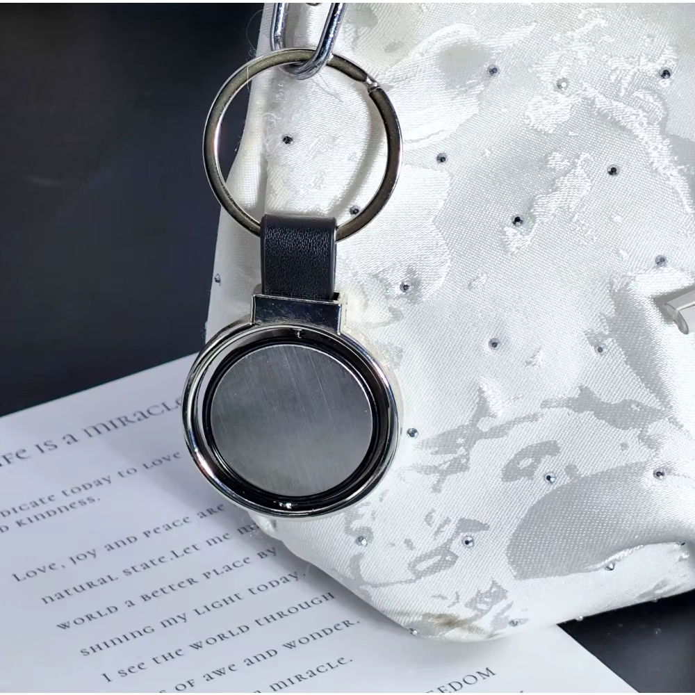 Porte-clés personnalisable en cuir avec pendentif, petit cadeau, accessoires à boucle métallique, porte-clés rotatif en cuir avec logo