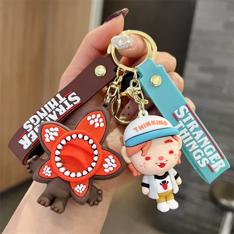 Porte-clés de voiture Stranger Things Anime, décoration mignonne, fleur cannibale, poupée Darth Eddie Munson, cadeau d'anniversaire