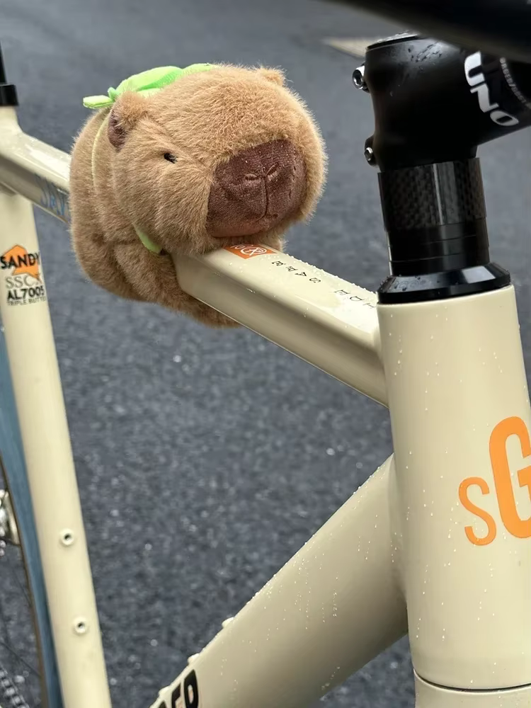 Capybara-Décoration d'intérieur de vélo de montagne, accessoires de voiture mignons, partenaire d'équitation, poupée flabby