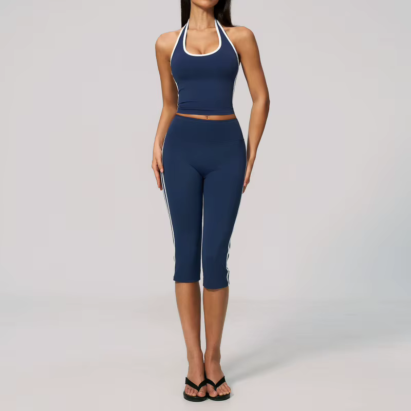 Ensemble de tenue de fitness pour femme avec haut à col halter et coussinets de poitrine