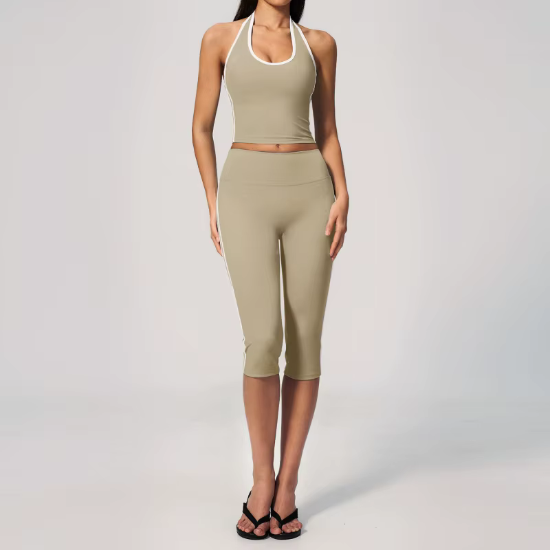 Ensemble de tenue de fitness pour femme avec haut à col halter et coussinets de poitrine
