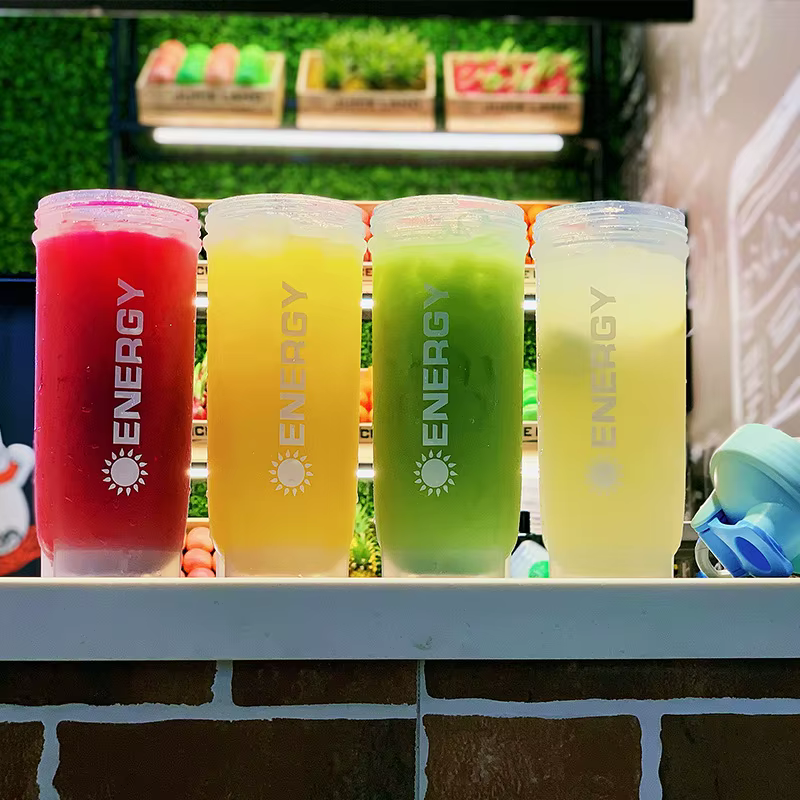 La bouteille Shaker Portable de 500/700ml avec boule d'agitation est parfaite pour les shakes protéinés et les