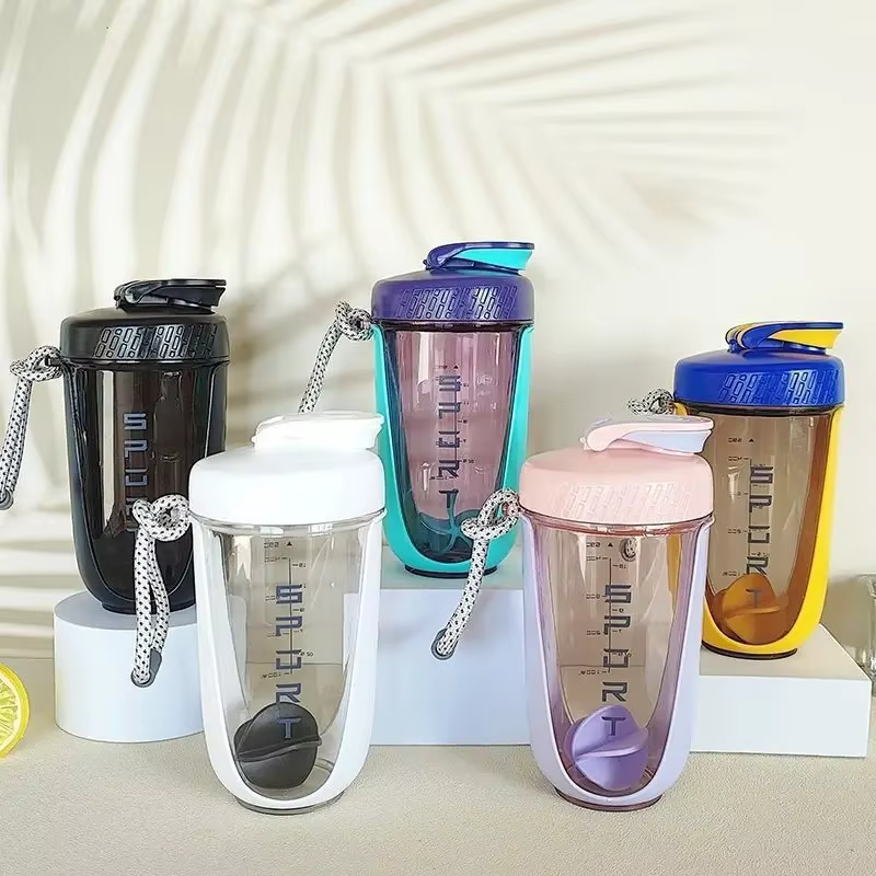 Bouteille Shaker de 600ML avec boule à fouet en plastique