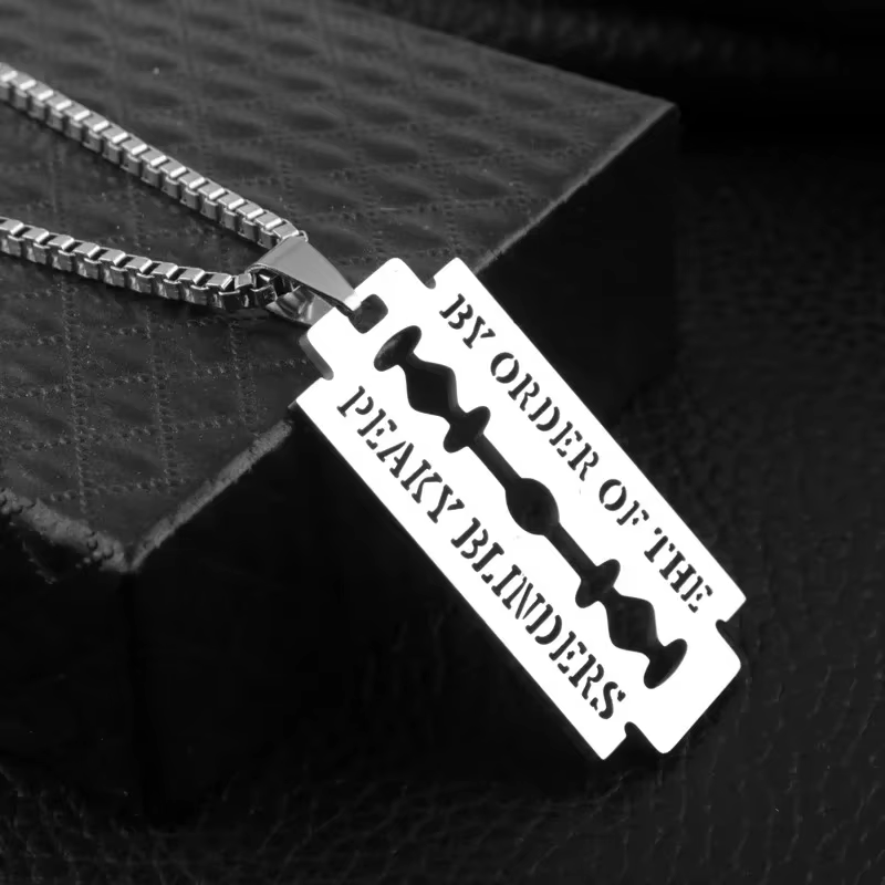 Porte-clés pendentif lame de rasoir en métal, bibelots de jouets, accessoires de sac, bijoux de mode, personnalité, cadeaux créatifs