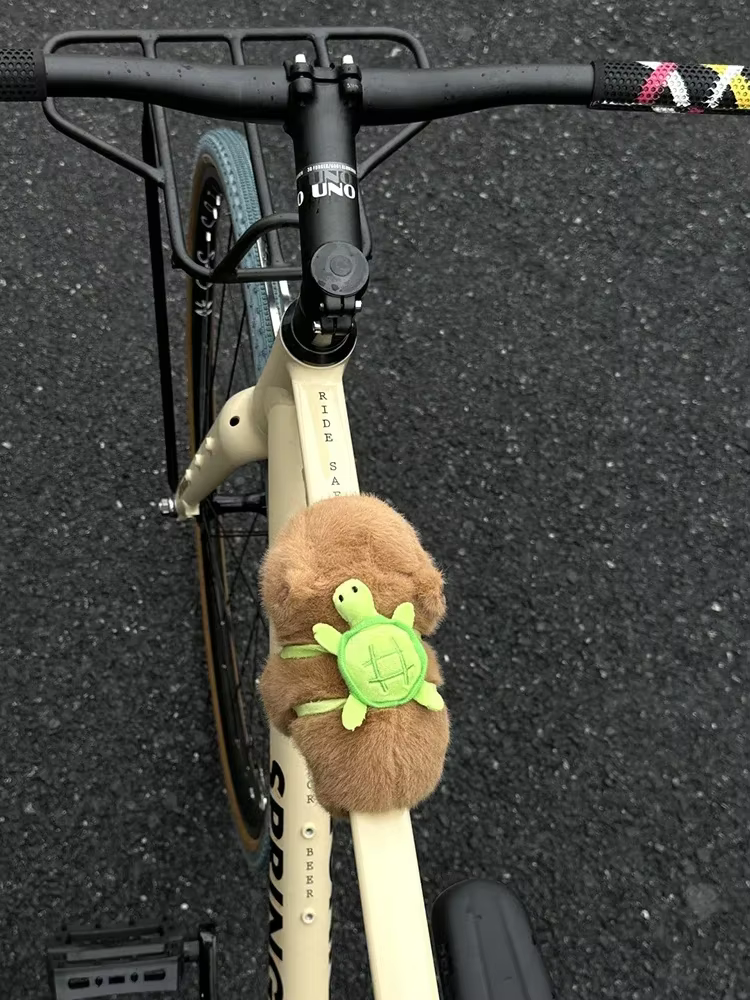 Capybara-Décoration d'intérieur de vélo de montagne, accessoires de voiture mignons, partenaire d'équitation, poupée flabby