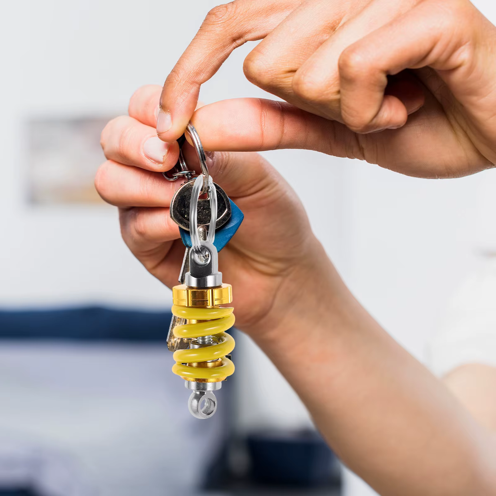 Porte-clés amortisseur de chocs pour moto, pendentif décoratif à ressort hélicoïdal, réducteur de vibrations, accessoire universel de suspension pour moto