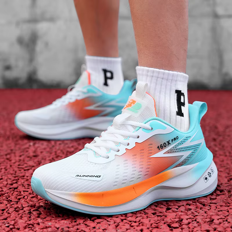 Chaussures de course spécialisées Marathon Hommes Sports Respirantes Légères Planche en carbone Femmes Confortables Athlétiques Antidérapantes
