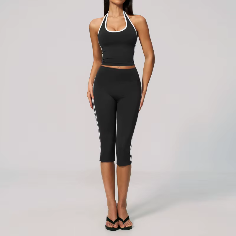 Ensemble de tenue de fitness pour femme avec haut à col halter et coussinets de poitrine