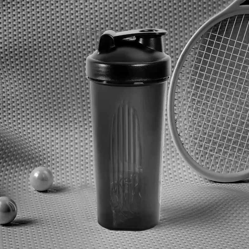 Bouteille shaker de 600 ml (20 oz) avec boule en acier inoxydable
