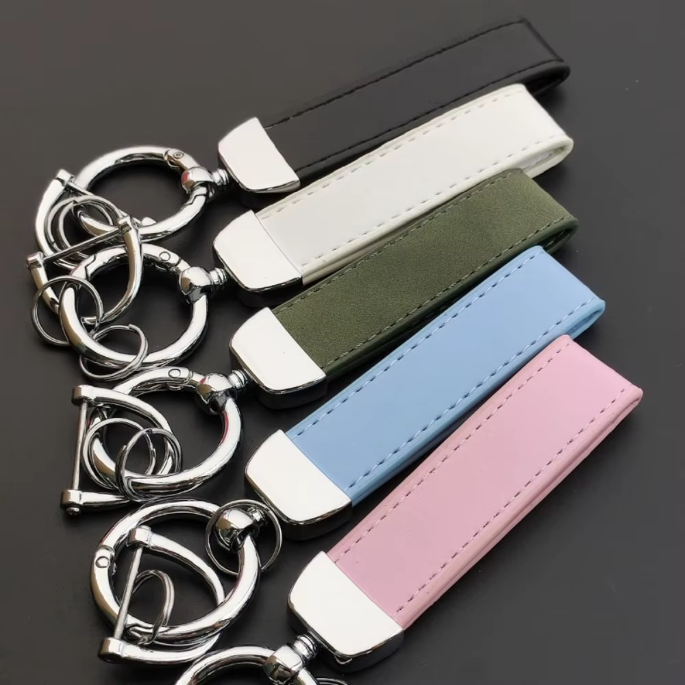 Porte-clés universel personnalisable en cuir, nouveau modèle, accessoires, texte, nom, porte-clés pour homme, sac à dos, moto, cadeau, personnalisable