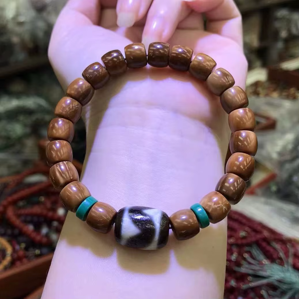 Bracelet en perles de forme cylindrique à coupe droite, avec perles décoratives cachées en forme de dent de tigre, pour hommes et femmes, bijoux en perles de Bouddha, vente en gros