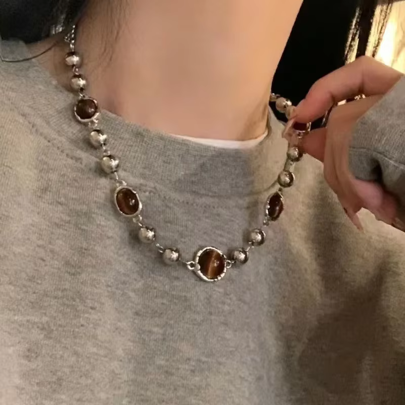 Collier Vintage en cuir avec pendentif en pierre marron pour femmes, ras du cou empilable rétro, chaîne de clavicule de tempérament, accessoire de bijoux Hip Hop