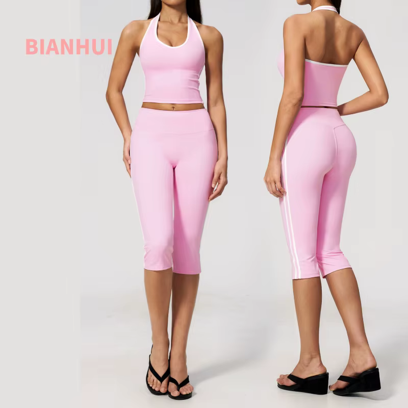 Ensemble de tenue de fitness pour femme avec haut à col halter et coussinets de poitrine