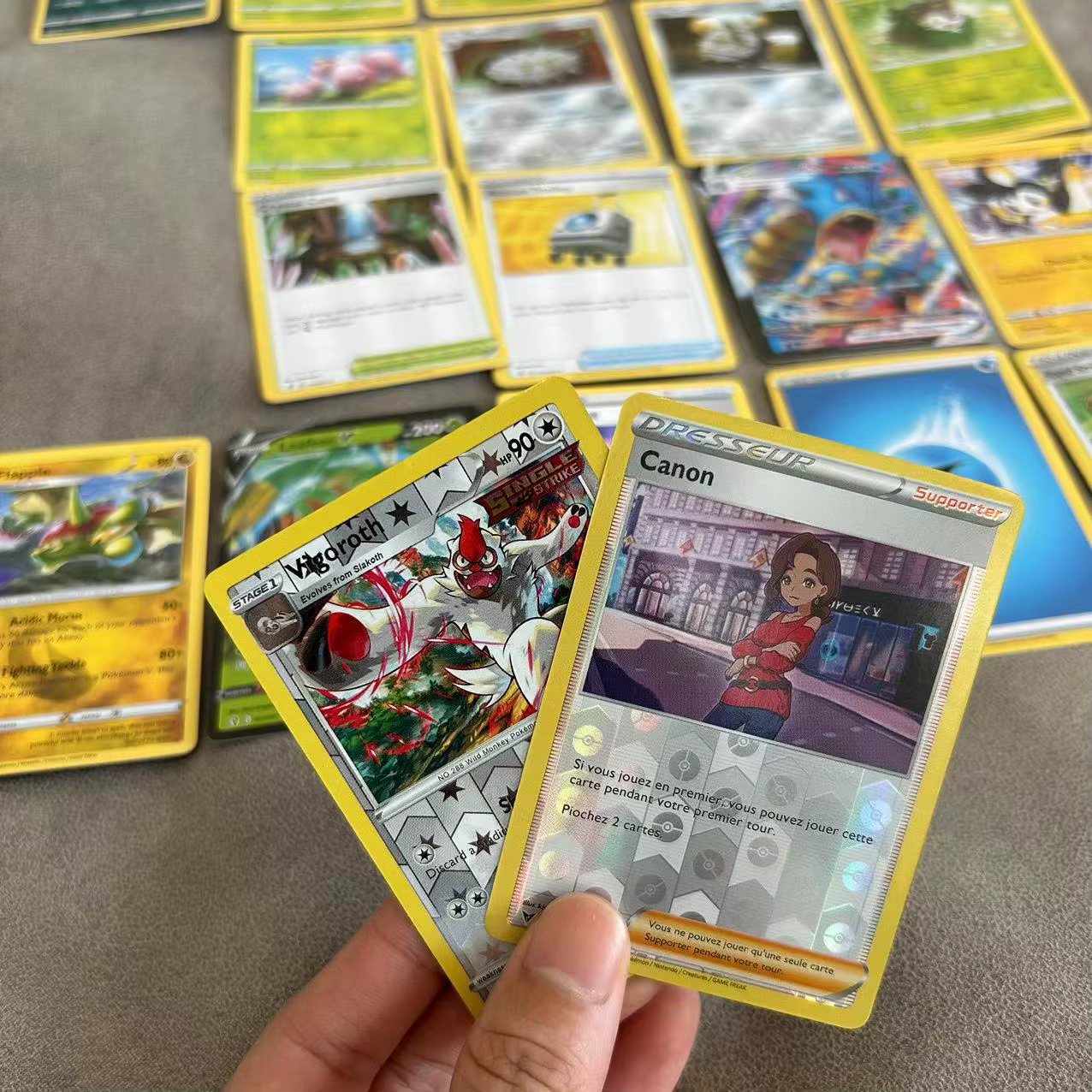 360 cartes Pokémon TCG en anglais : Hidden Fates Evolutions Booster, jeu de cartes à collectionner pour enfants