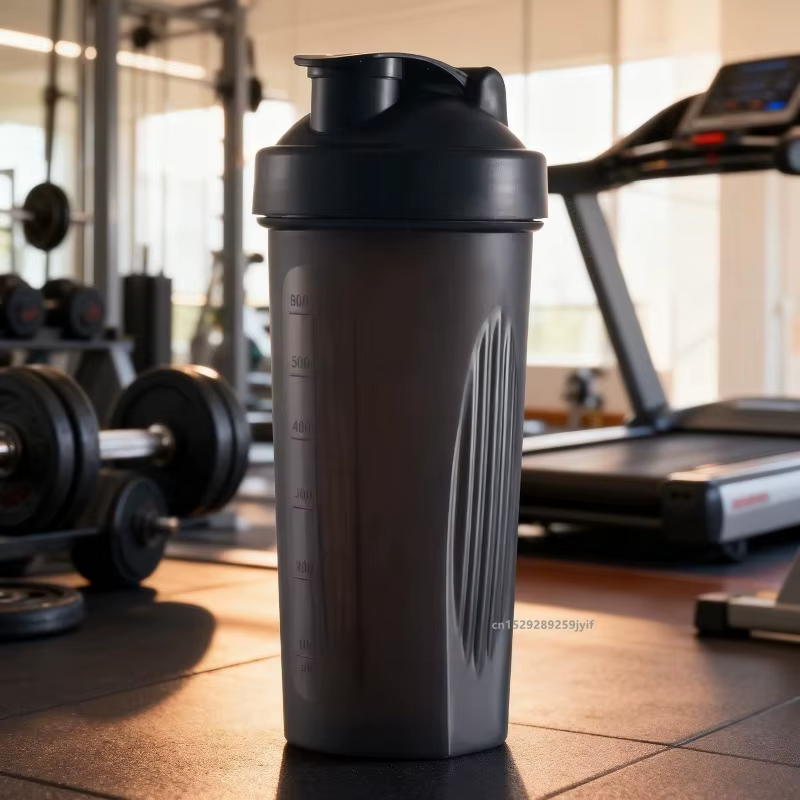 Bouteille de protéines Shaker de sport avec boule en acier