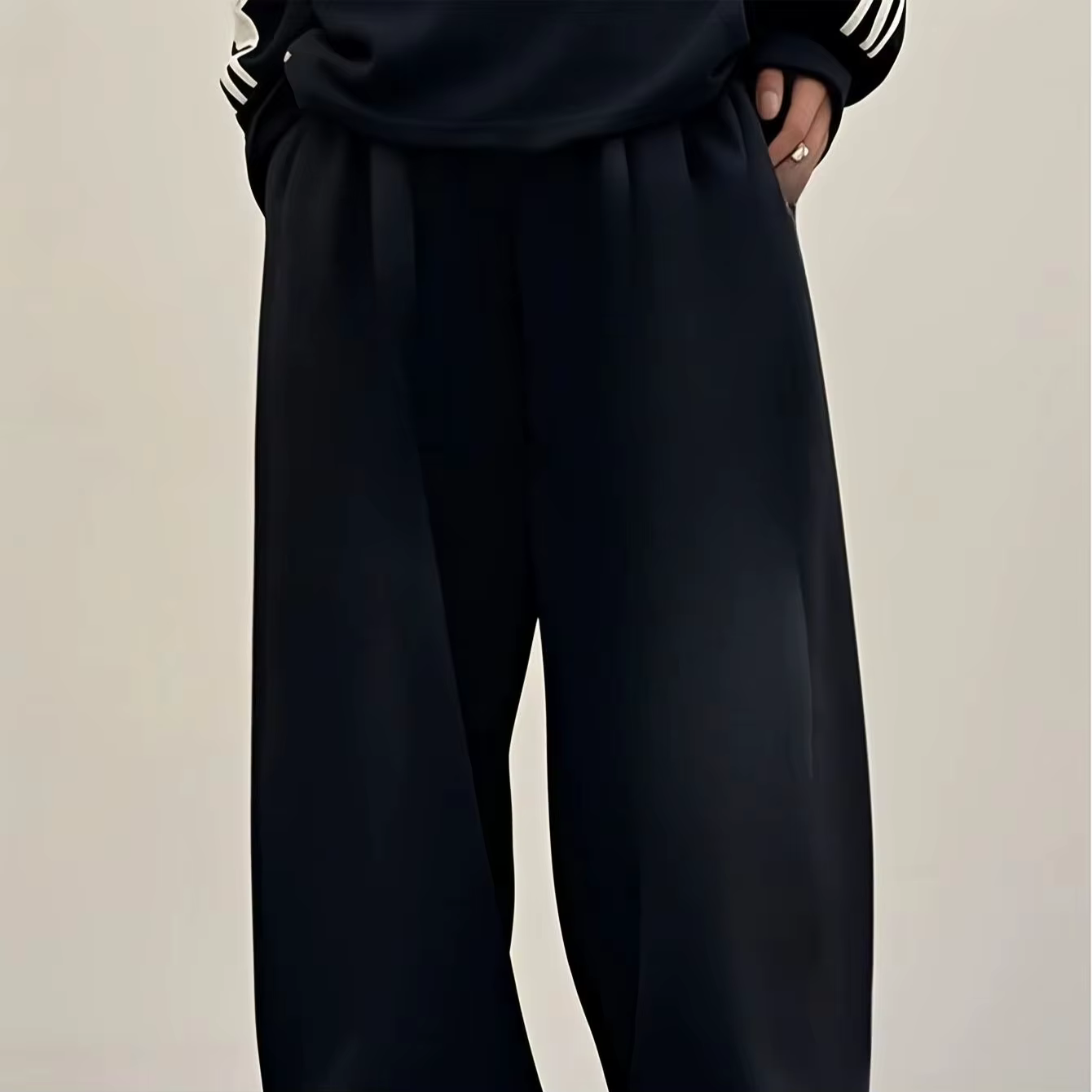 Pantalon de sport ultra ample pour hommes. Gris clair