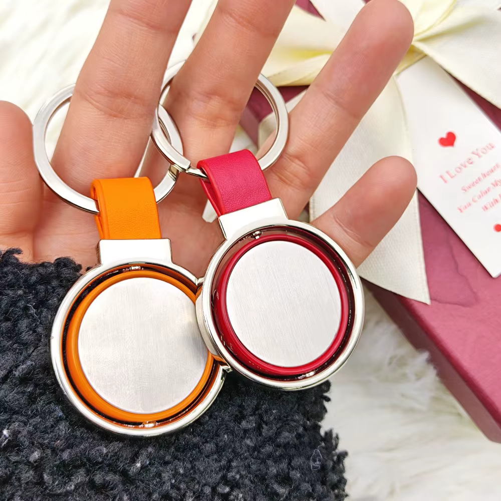 Porte-clés personnalisable en cuir avec pendentif, petit cadeau, accessoires à boucle métallique, porte-clés rotatif en cuir avec logo