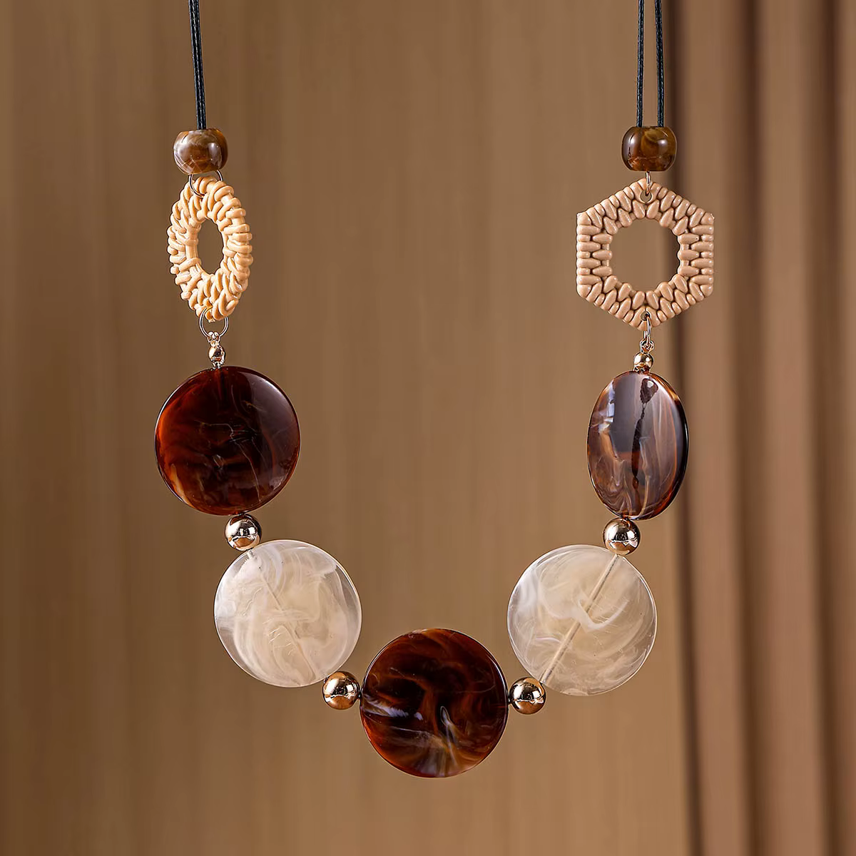 Accessoires acryliques Vintage, pendentifs faits à la main, colliers de déclaration géométrique rétro pour femmes, bijoux à la mode quotidienne