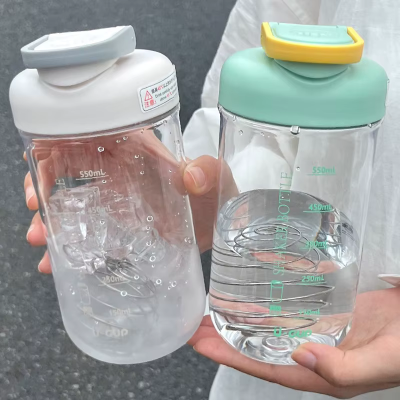 Bouteille d'eau en plastique Tritan de 500 ml grande capacité pour shake protéiné