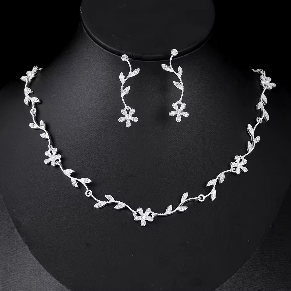 Ensemble de bijoux pour femme 4 pièces : collier, boucles d'oreilles et bracelet, accessoire pour mariage et fête