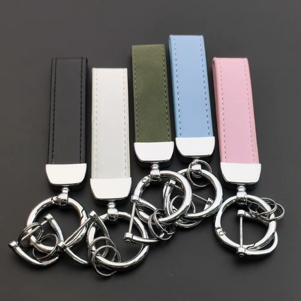 Porte-clés universel personnalisable en cuir, nouveau modèle, accessoires, texte, nom, porte-clés pour homme, sac à dos, moto, cadeau, personnalisable