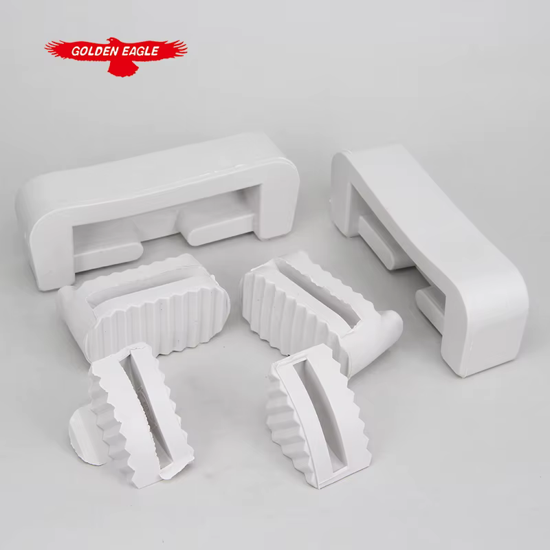 Accessoires pour machines à coudre industrielles : Patins synchronisés à 6 points, patins d'angle, bac à huile et caoutchouc antichoc