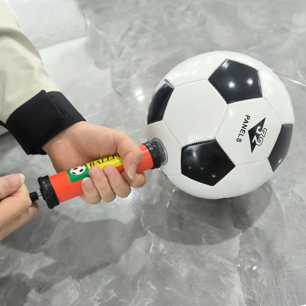 1 gonfleur de ballon, pompe à air manuelle en plastique, durable et portable, adapté au football, au basket-ball, au volley-ball et au rugby