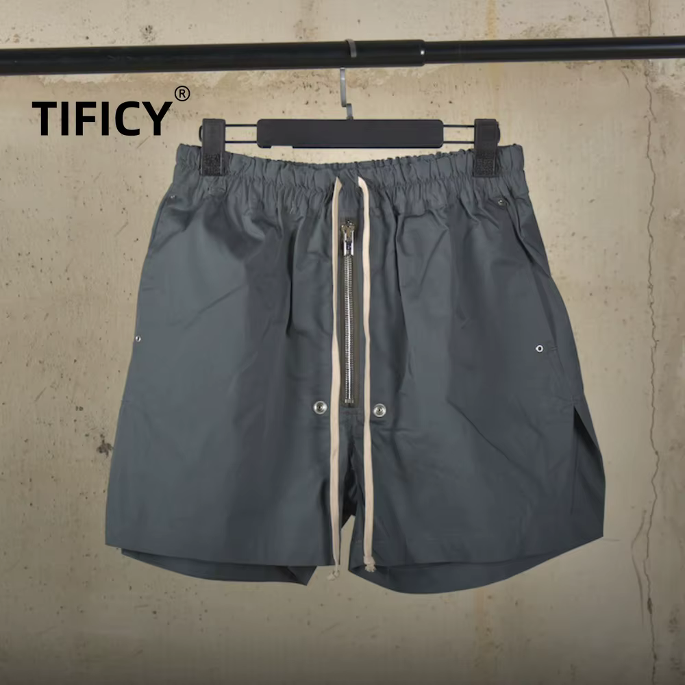 Short de rue foncé pour hommes
