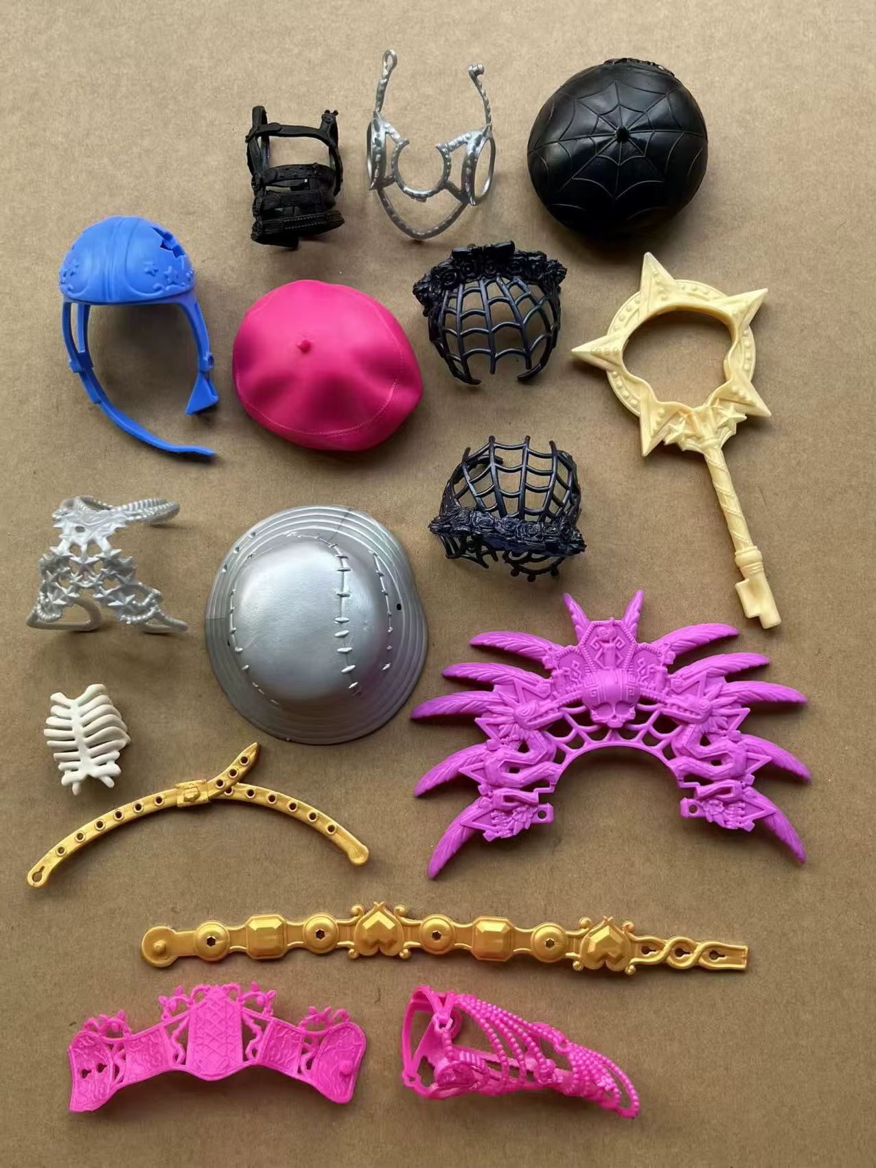 Kit d'accessoires originaux pour poupées monstres DIY avec chapeaux, baguettes, ceintures, anneaux de main, bandes de chemise personnalisées pour loisirs créatifs