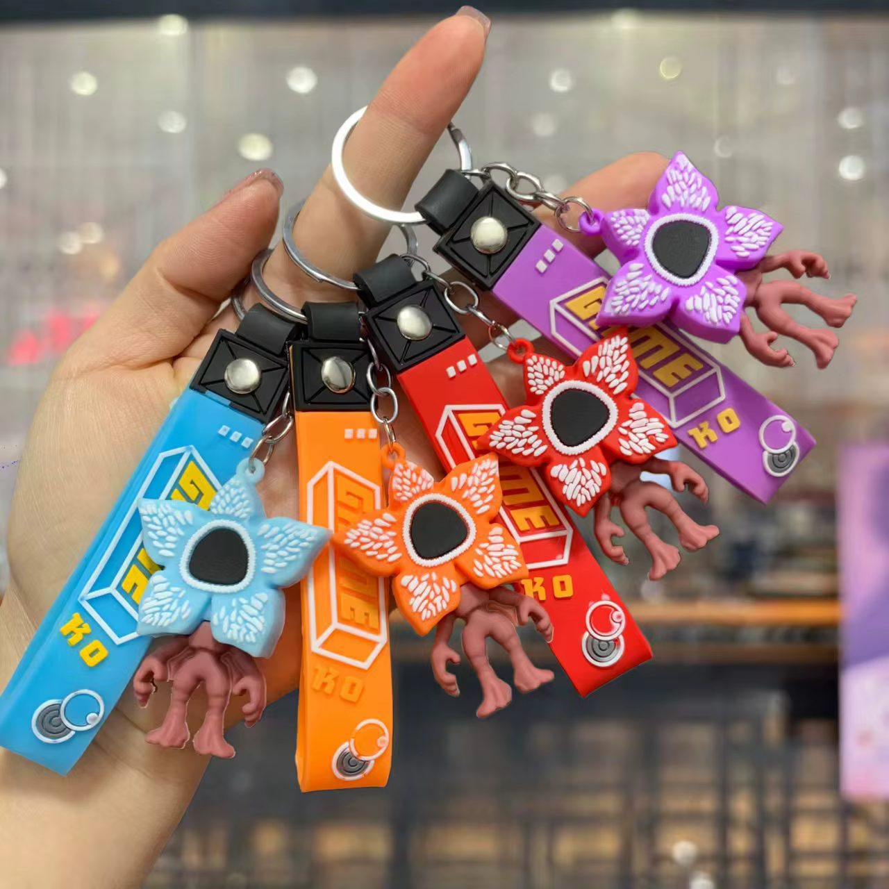 Porte-clés étranger, décorations de sac à dos, cadeaux de fête, saison de retour à l'école, pièces d'accessoires pour amis, modèle de poupée, jouet pour Fans, cadeau