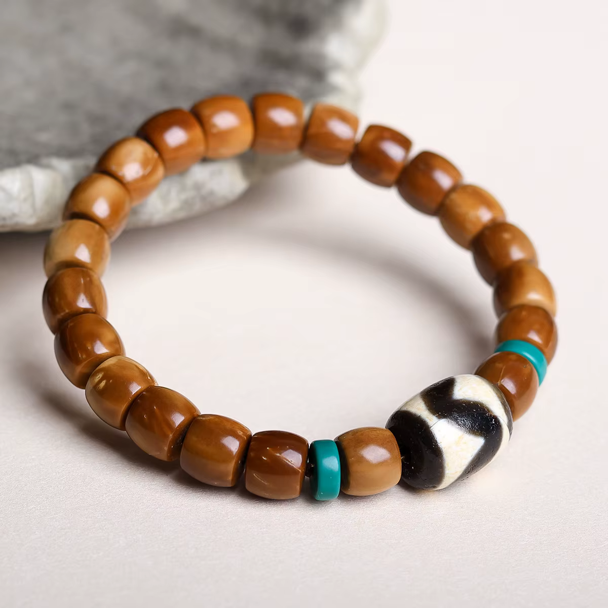 Bracelet en perles de forme cylindrique à coupe droite, avec perles décoratives cachées en forme de dent de tigre, pour hommes et femmes, bijoux en perles de Bouddha, vente en gros