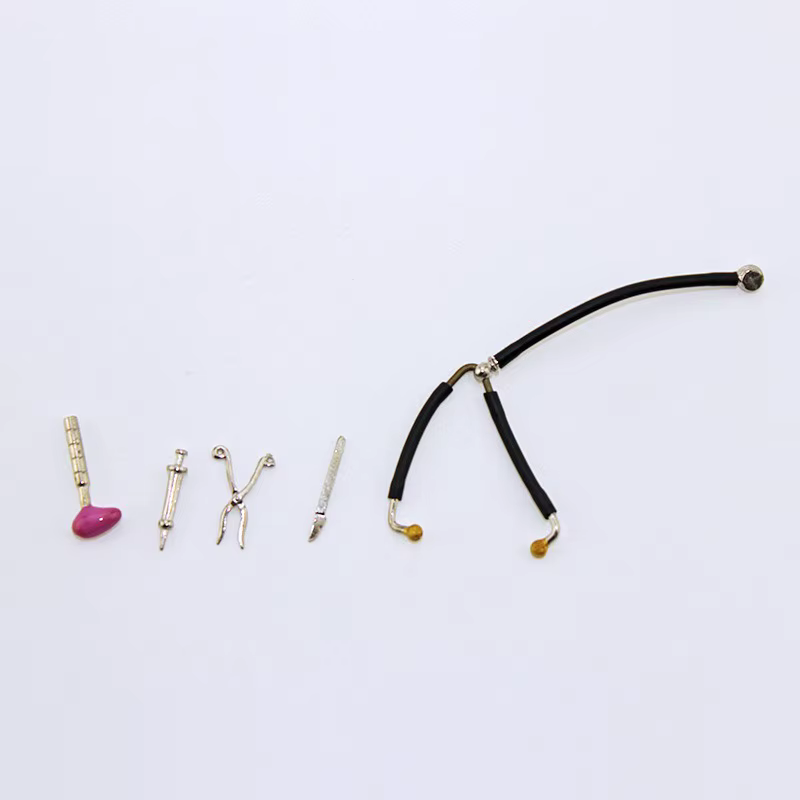Accessoires pour maison de poupée, mini ensemble d'équipement médical, stéthoscope à seringue, modèle miniature de simulation, petit ornement