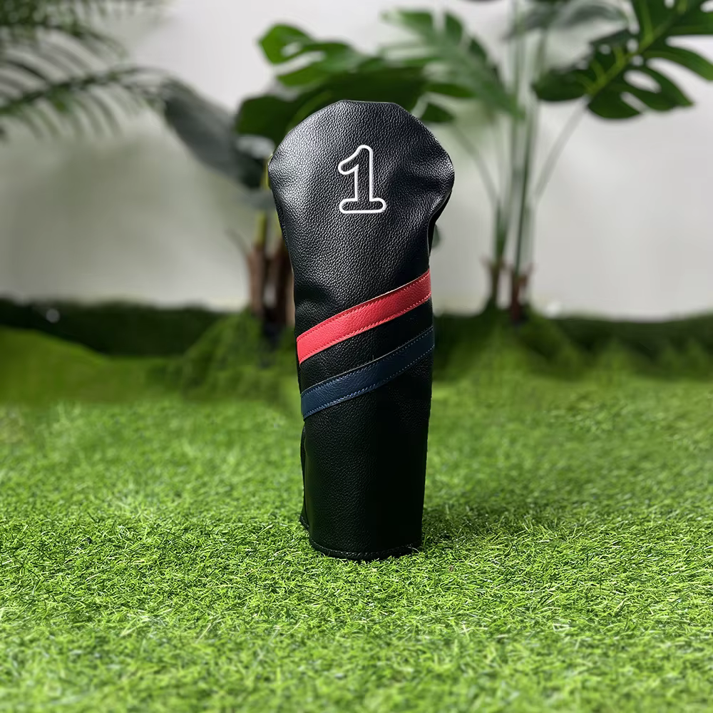 Housse de protection pour club de golf avec design à barres parallèles rouges et bleues, dotée d'un bandeau de tête de type '1,3,5, U', élégante et durable