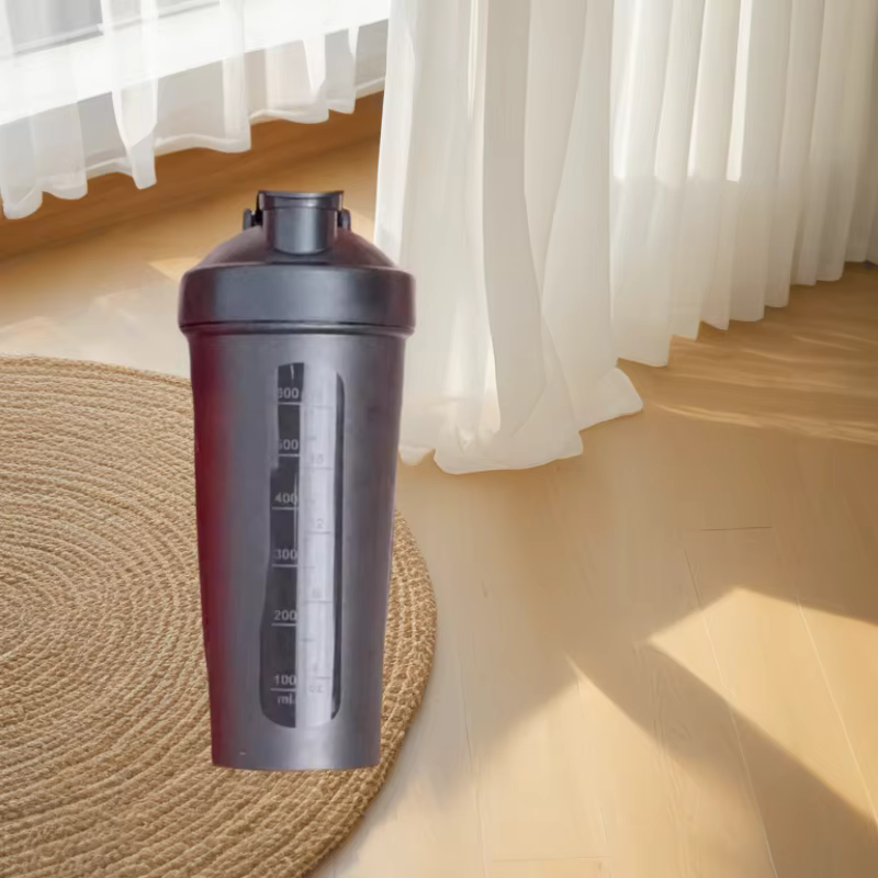 Bouteille portative en plastique de secoueur de protéines de 600ML 20Oz pour les amateurs de Fiess athlètes tasse