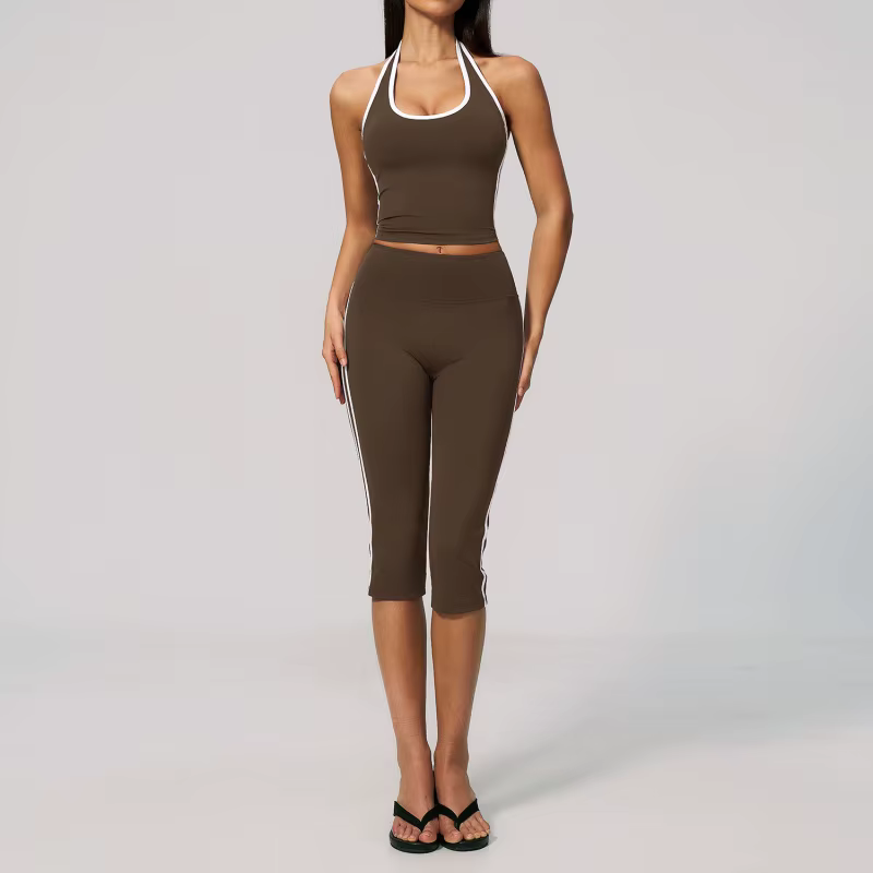 Ensemble de tenue de fitness pour femme avec haut à col halter et coussinets de poitrine